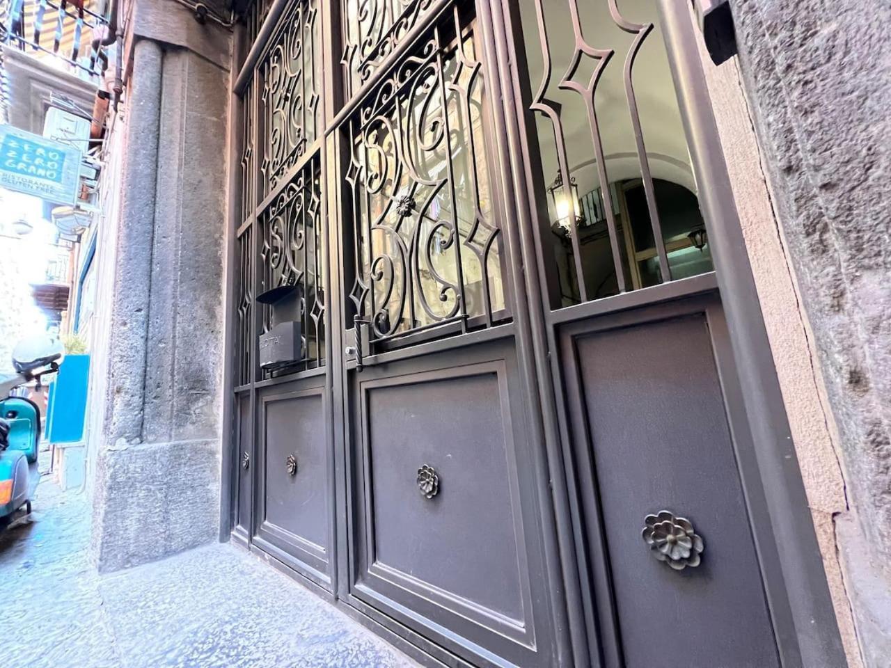 Traversa Toledo, Intero Appartamento Al Plebiscito Neapel Exteriör bild